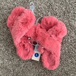 Cat and Jack pink fuzzy slippers